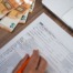 Steuererklärung 2024 auf einem Tisch
